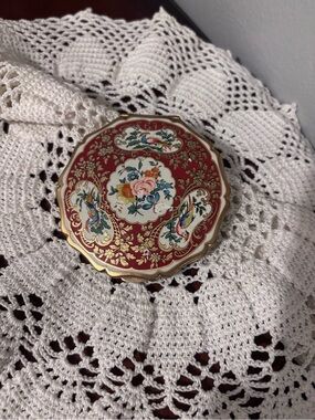 Vintage Stratton London 1950’s Floral Compact Mirror in Deep Red and Gold